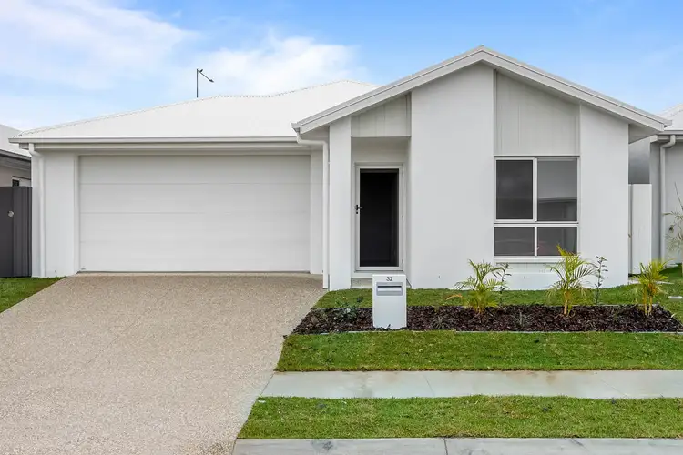 32 Girraween Crescent