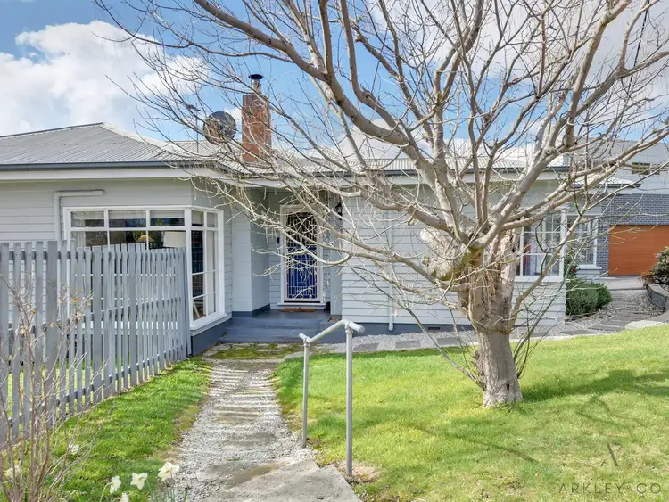 18 Ballawinnie Road, Lindisfarne TAS 7015