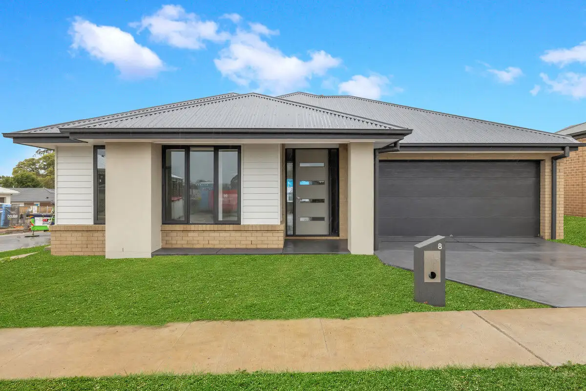 Main view of Homely house listing, 8 Carriage Drive, Warragul VIC 3820