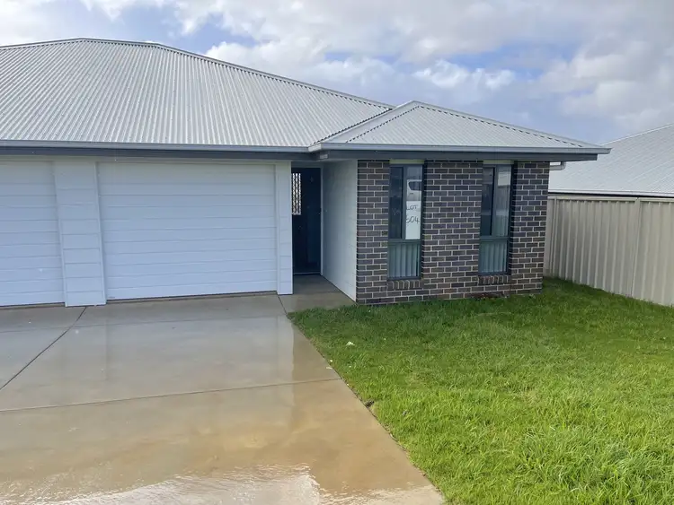 2/1 Wyoming Avenue, Gobbagombalin NSW 2650