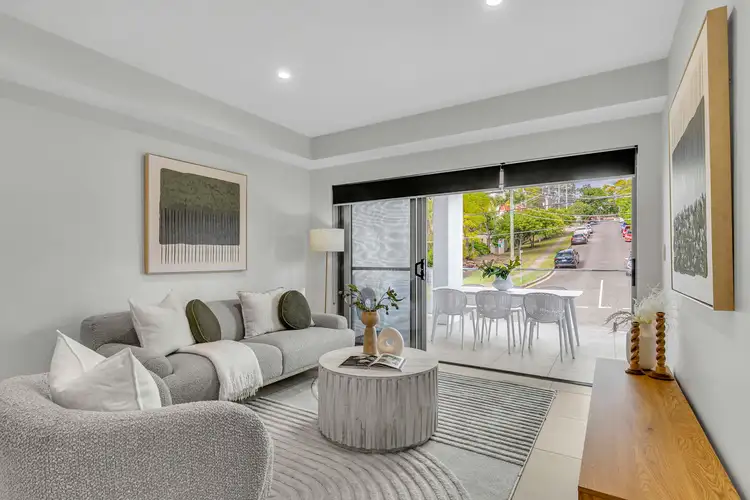 2/27 York Street, Indooroopilly QLD 4068