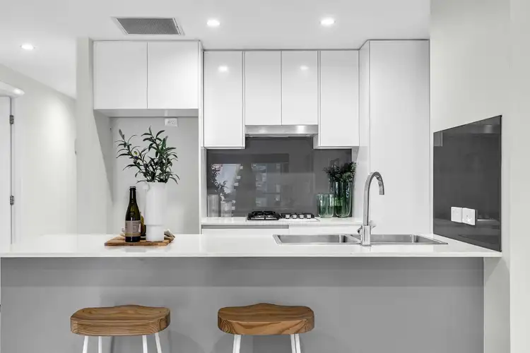 2/27 York Street, Indooroopilly QLD 4068