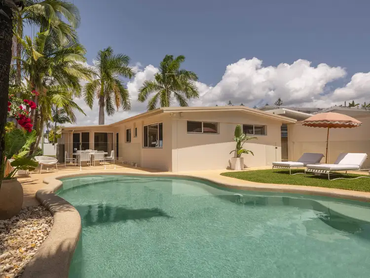 10 Naranga Avenue, Broadbeach Waters QLD 4218