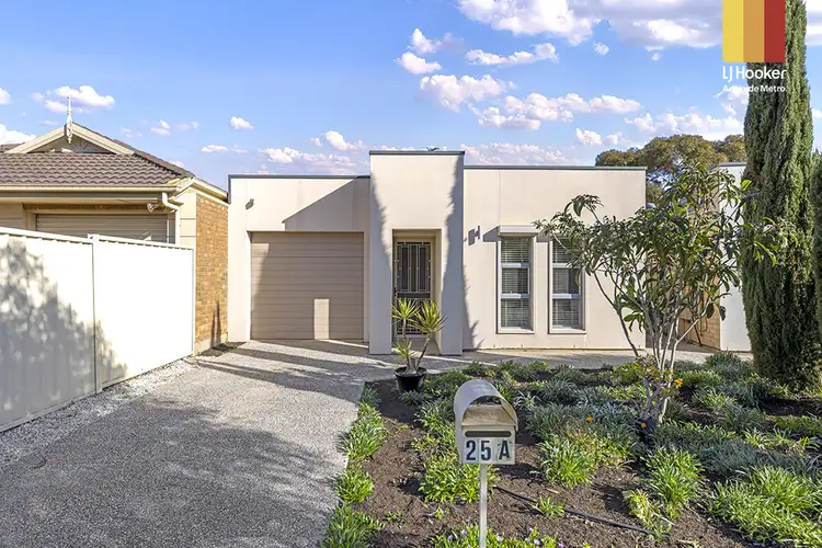 25A Leander Crescent