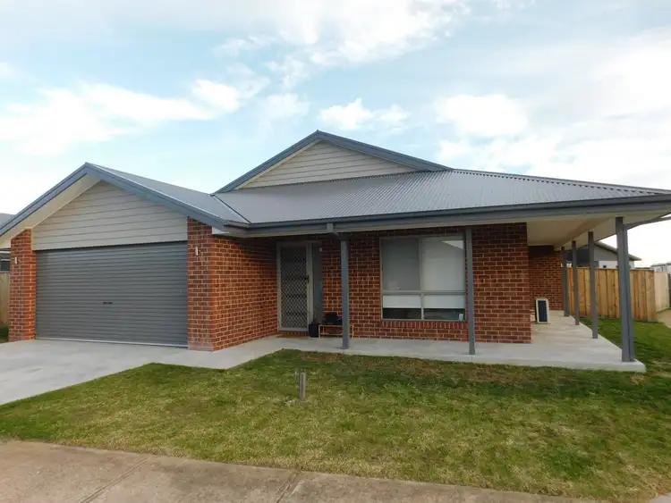 51 Woondella Boulevard