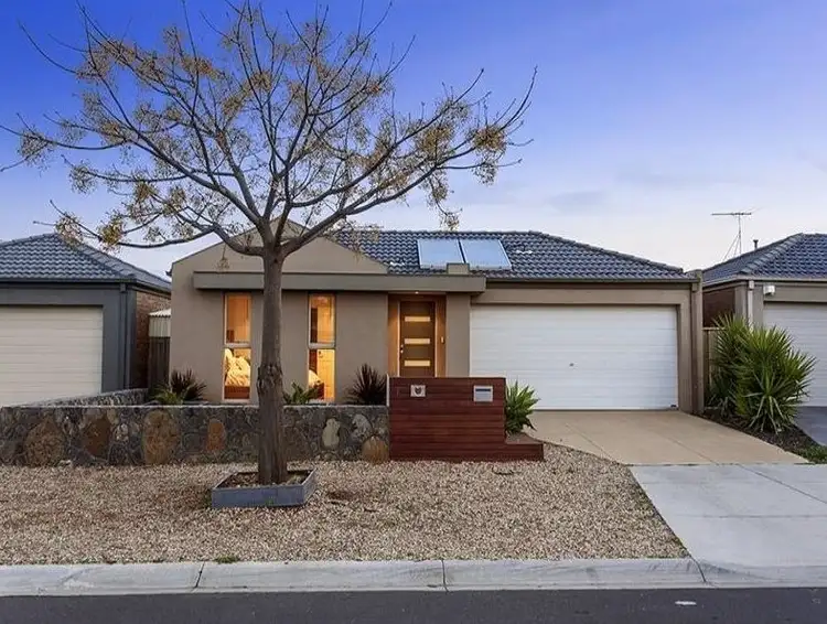 7 Sherwood Place, Melton West VIC 3337
