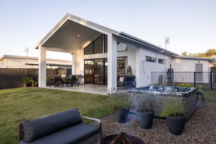22 CREEKLINE Place, Mooloolah Valley QLD 4553