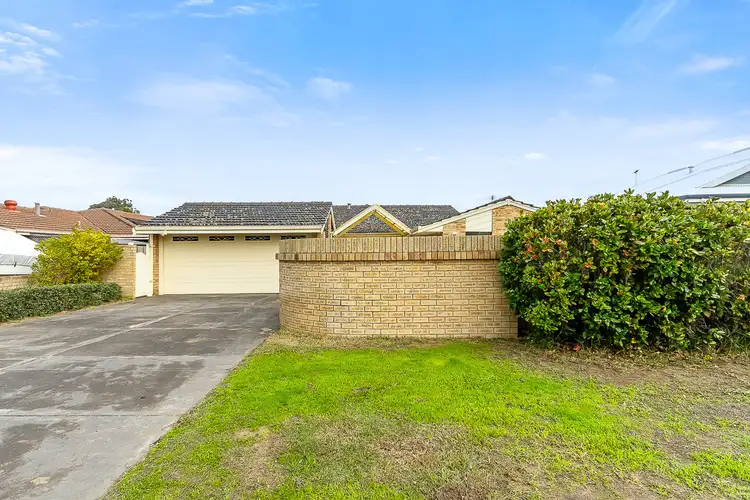 18 Quarndon Close, Carine WA 6020