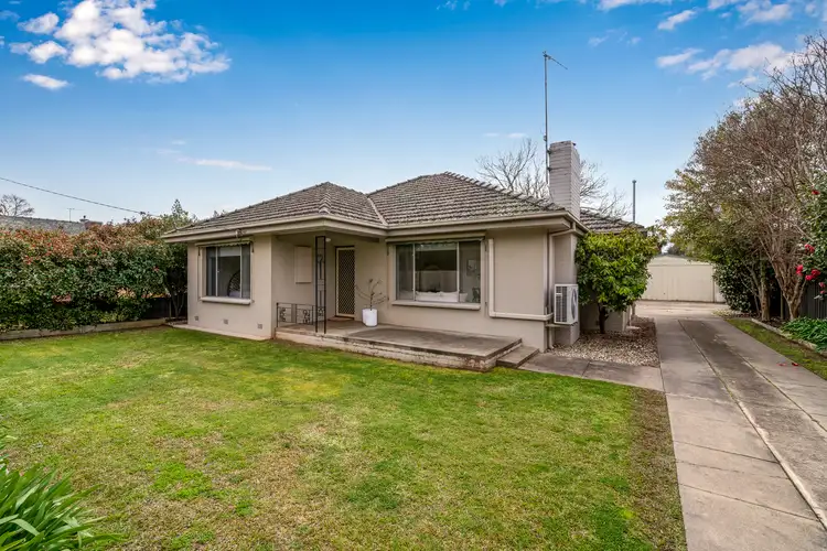 8 Edwards Street, Wangaratta VIC 3677