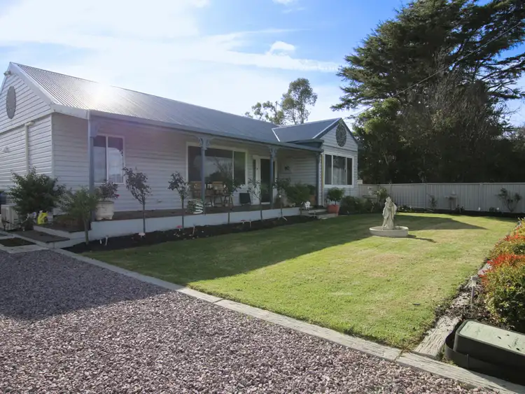 80 Darlington Road, Mortlake VIC 3272