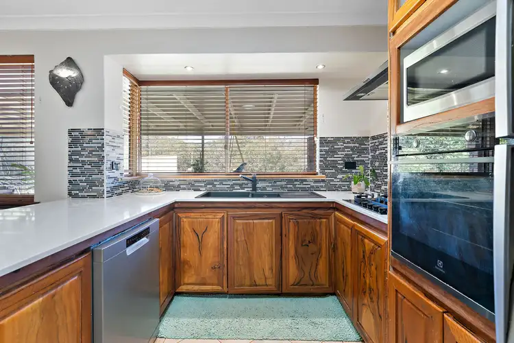 4 Wyong Place, Mount Nasura WA 6112
