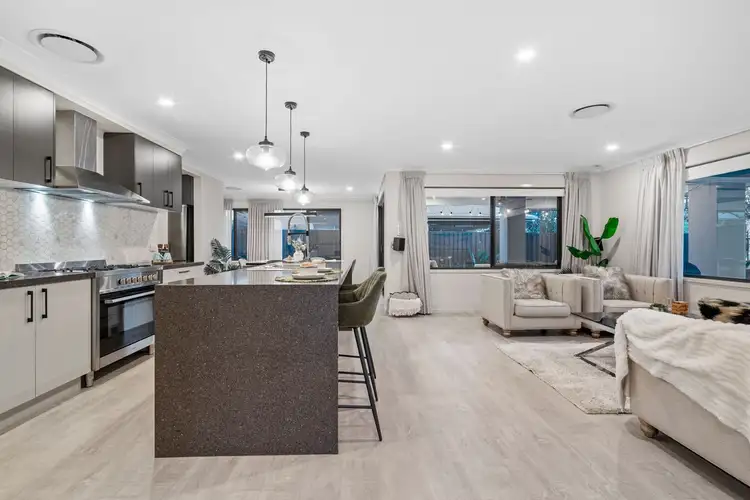 25 North Quay Circuit, Hope Island QLD 4212