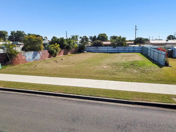 12 Searle Street, Thabeban QLD 4670