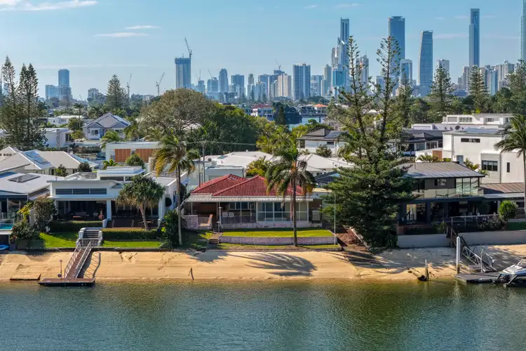 15 Beverley Crescent, Broadbeach Waters QLD 4218