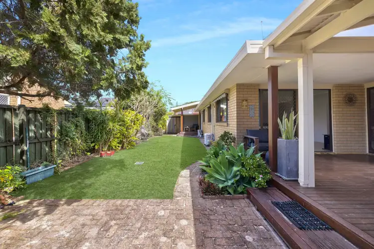 2/16 Christina Court, Mermaid Waters QLD 4218