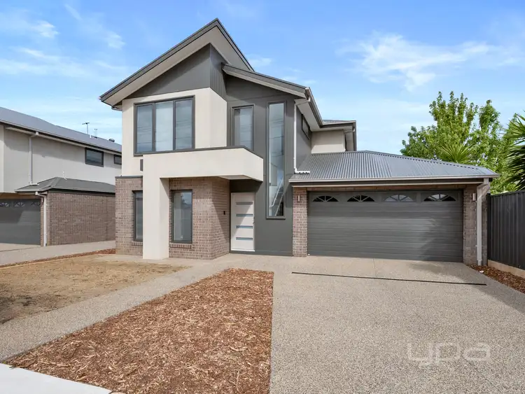 1/7 Burleigh Road, Melton VIC 3337
