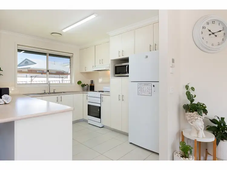 Fifth view of Homely townhouse listing, 2/48 Mayfair Drive, Wodonga VIC 3690