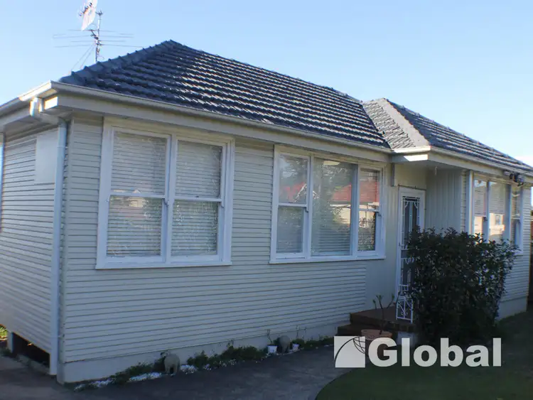 11 Floraville Road, Belmont North NSW 2280