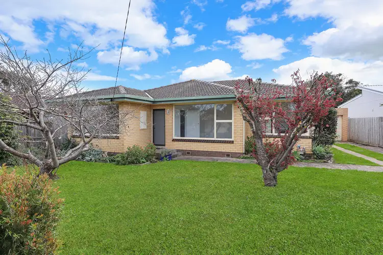 10 Iona Avenue