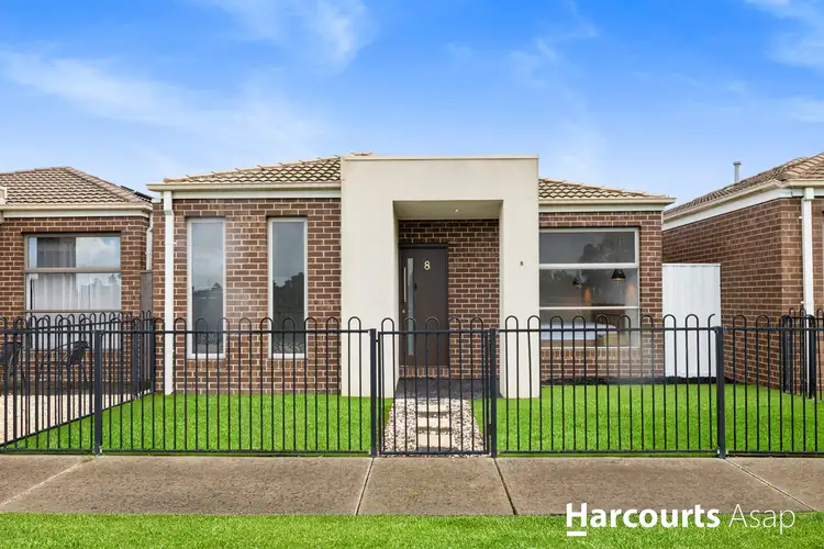 8 Coberley Way, Cranbourne North VIC 3977