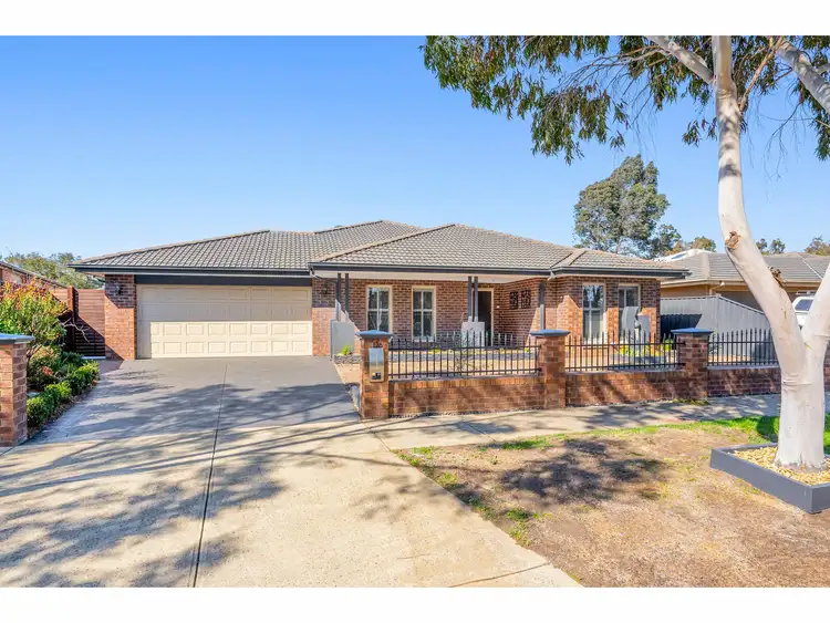 128 Laurimar Boulevard