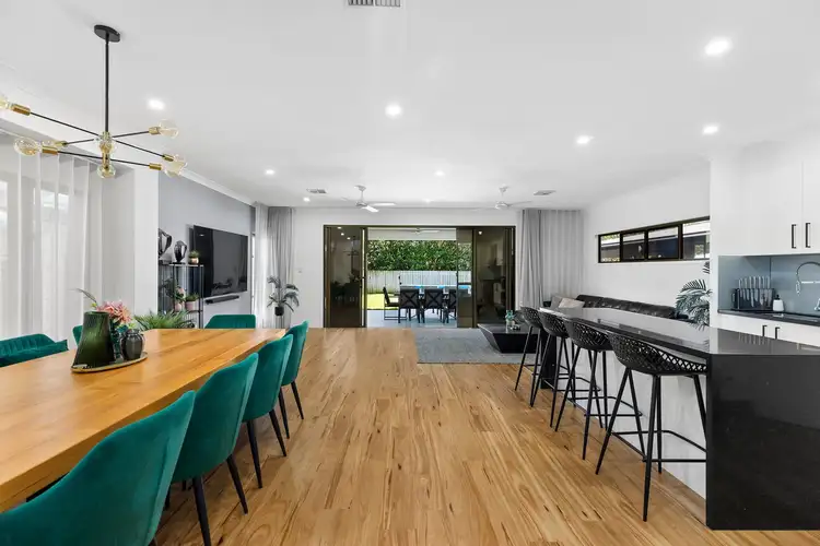 98 Macrossan Avenue, Norman Park QLD 4170