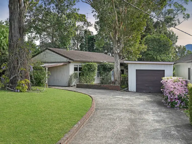 8 Phillips Crescent, Mangerton NSW 2500