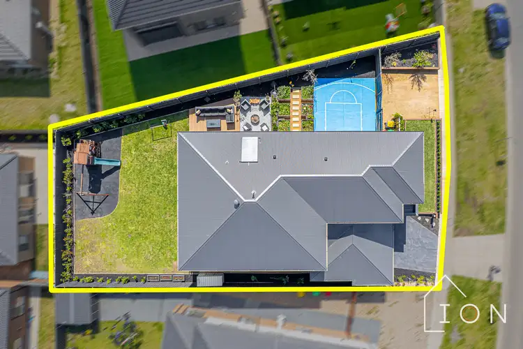 43 Smiths Lane, Clyde North VIC 3978