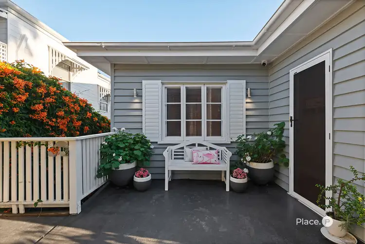 13 Longfellow Street, Norman Park QLD 4170