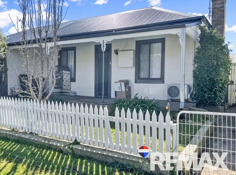 4 Broadway, Junee NSW 2663