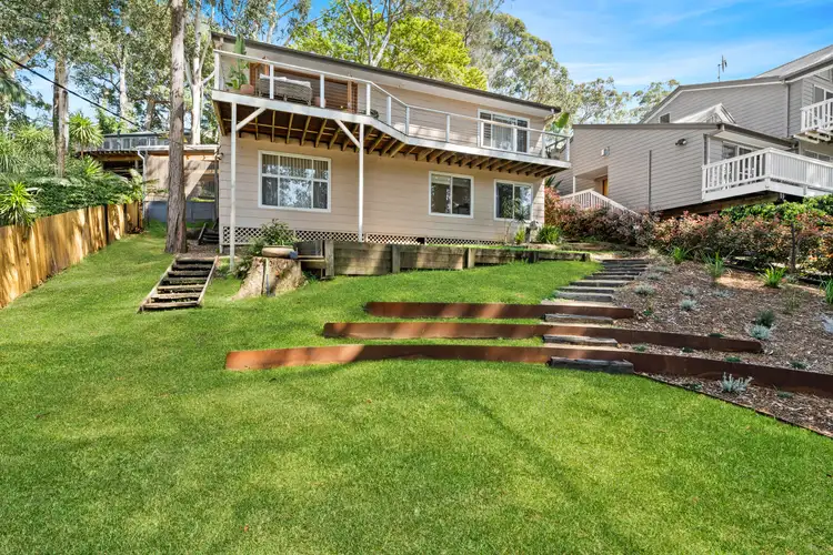 4 Harcourt Place, North Avoca NSW 2260