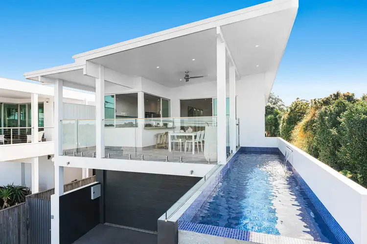 761 Esplanade, Lota QLD 4179