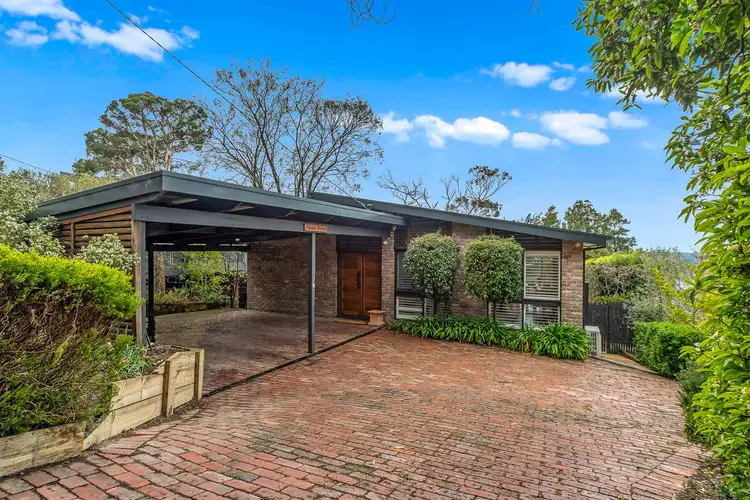 18 Quinns Parade, Mount Eliza VIC 3930