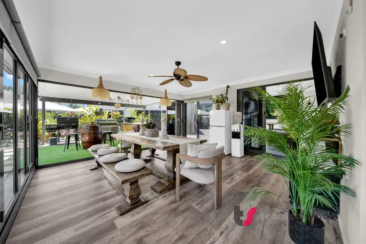 4 Brookside Close, Redland Bay QLD 4165