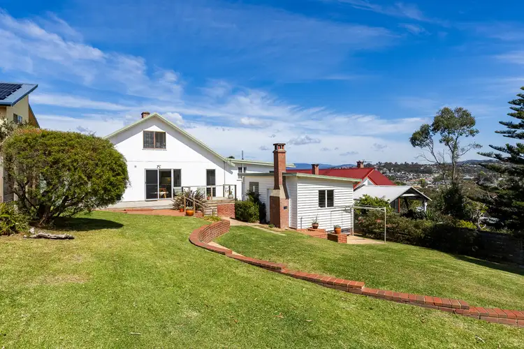 51 Lakeview Avenue, Merimbula NSW 2548