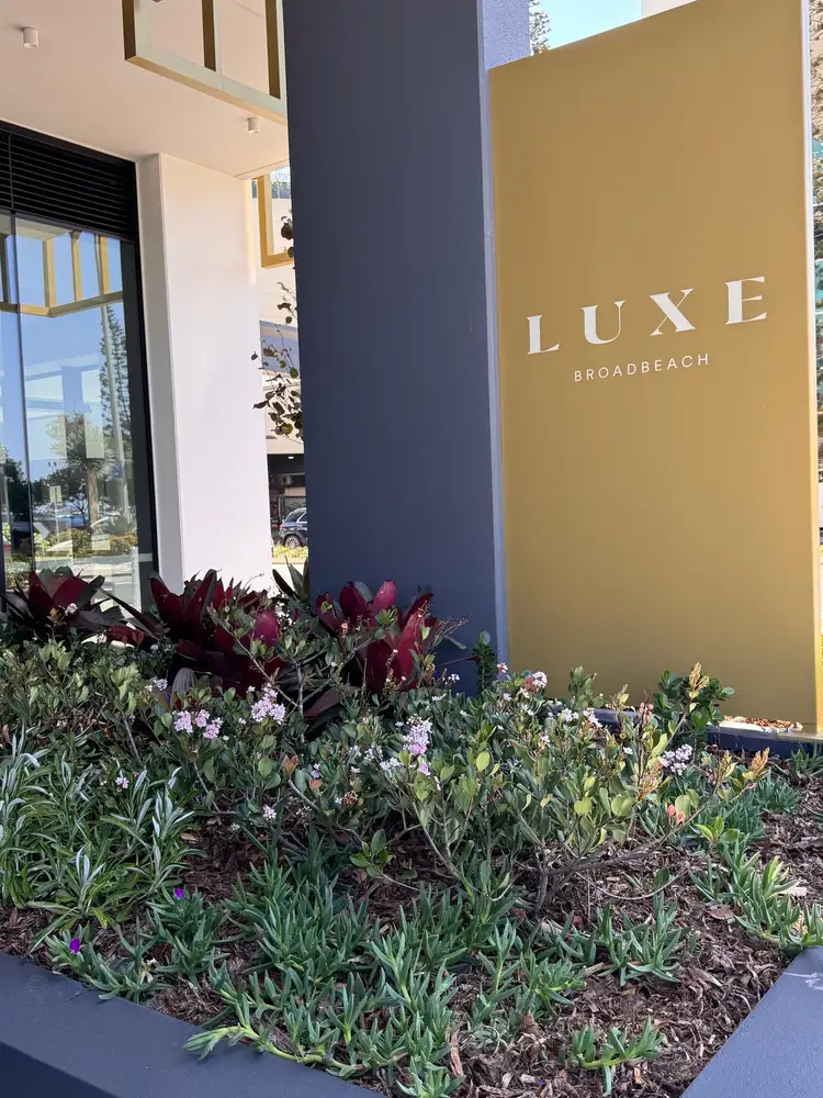 16/2 Charles Avenue, Broadbeach QLD 4218