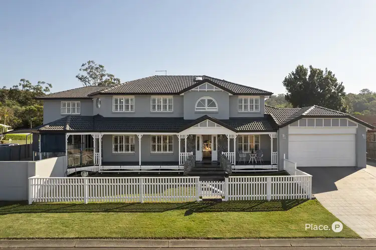 33 Clearmount Crescent, Carindale QLD 4152