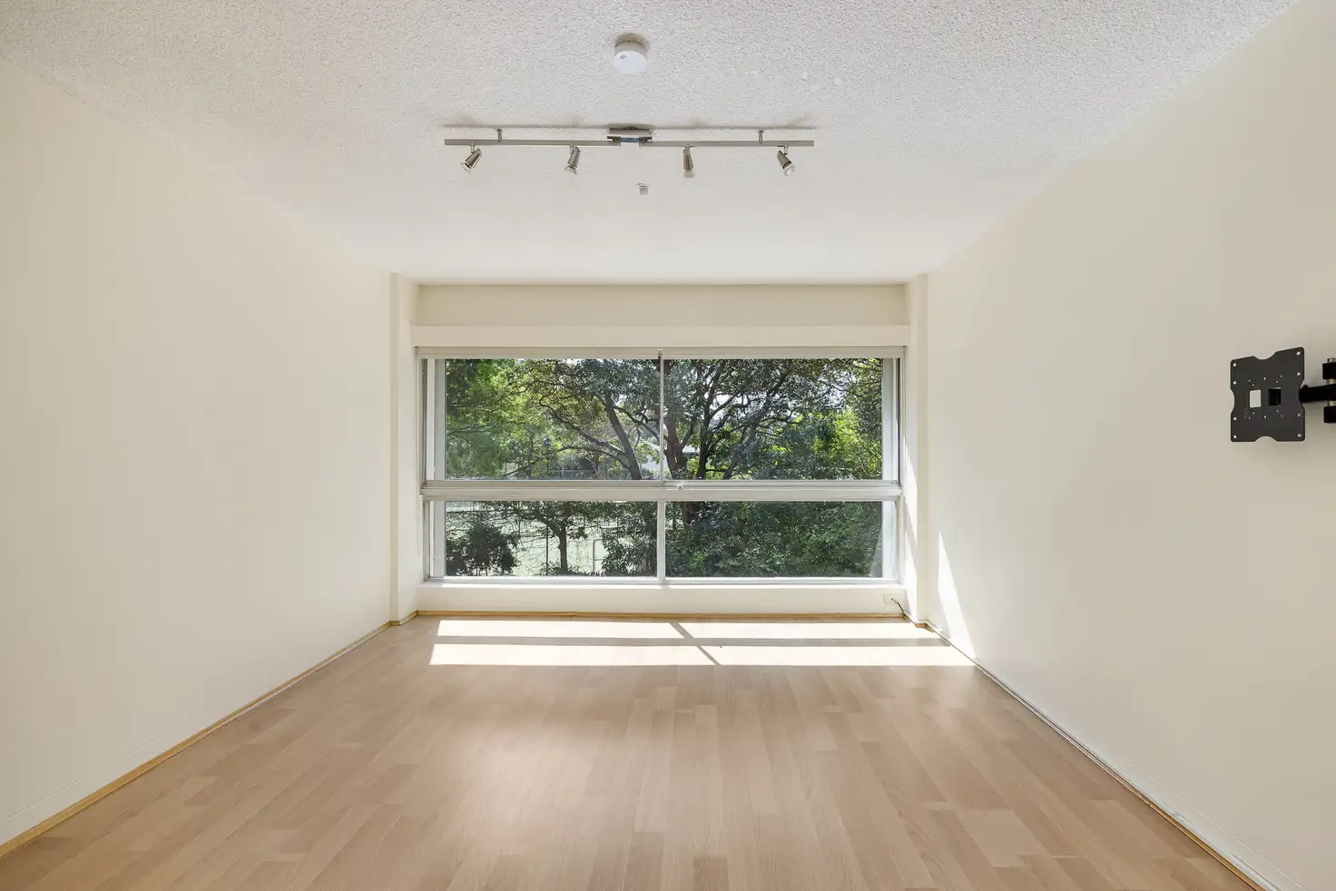 Main view of Homely apartment listing, 21/50-58 Roslyn Gardens, Elizabeth Bay NSW 2011