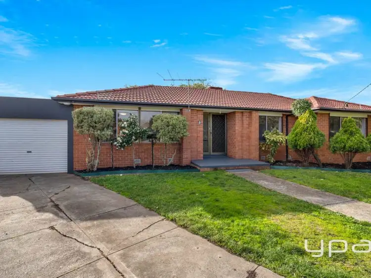 8 Braemar Close, Gladstone Park VIC 3043