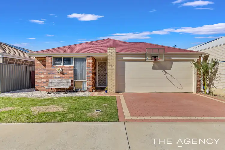 35 Clarendon Circuit