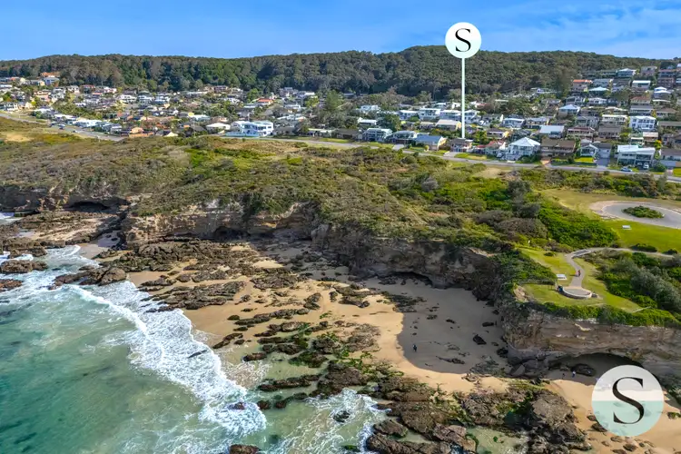156 Caves Beach Road, Caves Beach NSW 2281