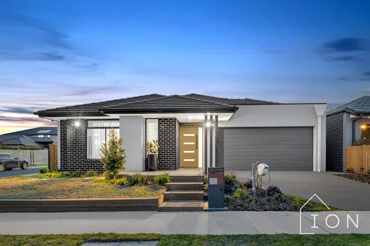 11 Handsome Avenue, Clyde North VIC 3978