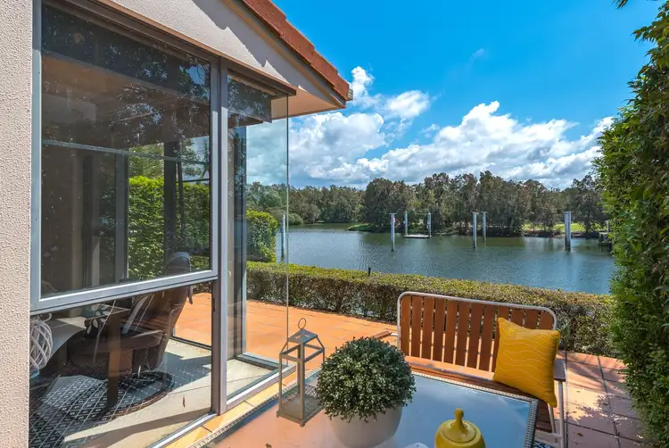 2 Middleton/125 Santa Cruz Boulevard, Clear Island Waters QLD 4226