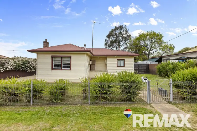 7 Gloucester  Street, Junee NSW 2663