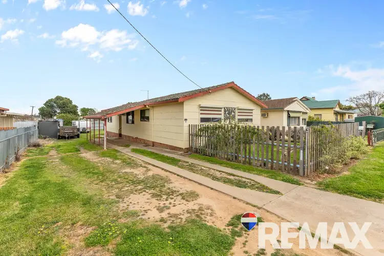 8 King Street, Junee NSW 2663