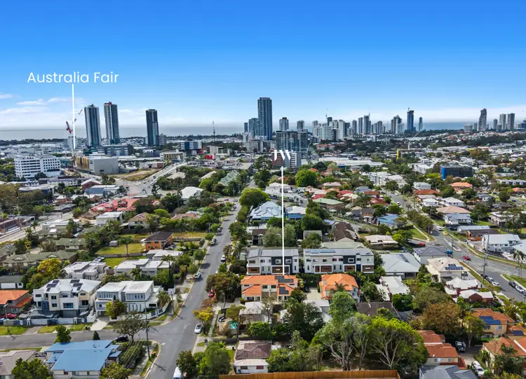 2/80 Pohlman Street, Southport QLD 4215