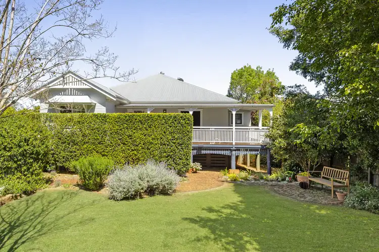 10 Barry Street, Mount Lofty QLD 4350