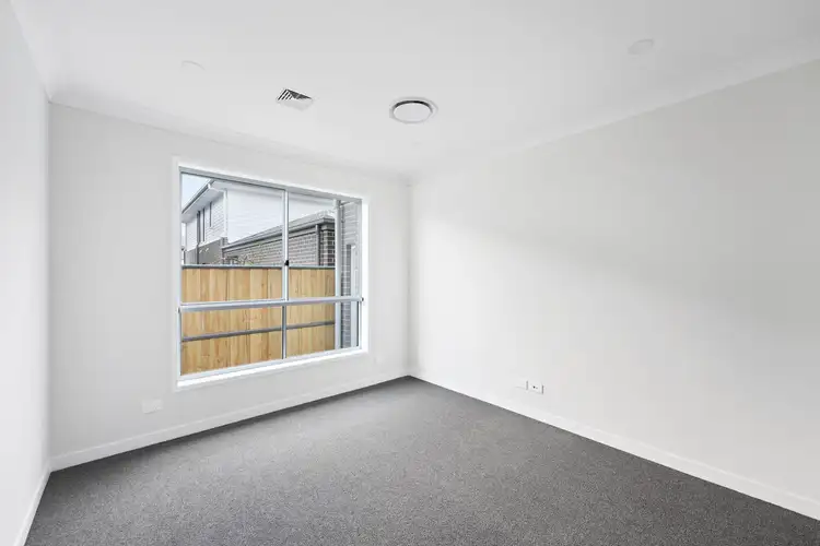 5 Storyteller Parkway, Box Hill NSW 2765