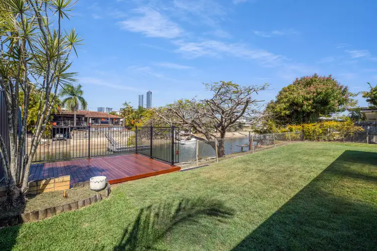 4 Summerland Key, Broadbeach Waters QLD 4218