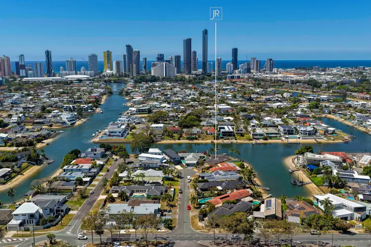 11 Aroona Avenue, Broadbeach Waters QLD 4218